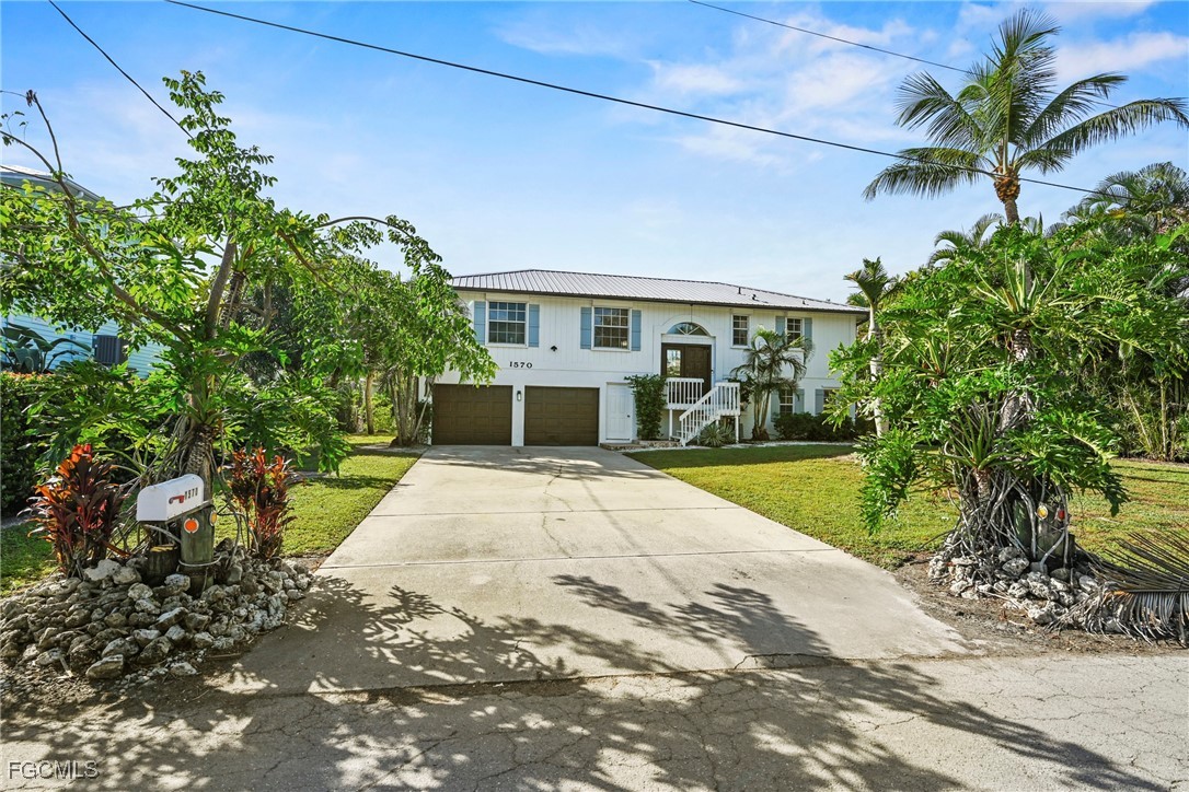 5 Bed Waterfront Home for Sale in Avion Park, photo 2