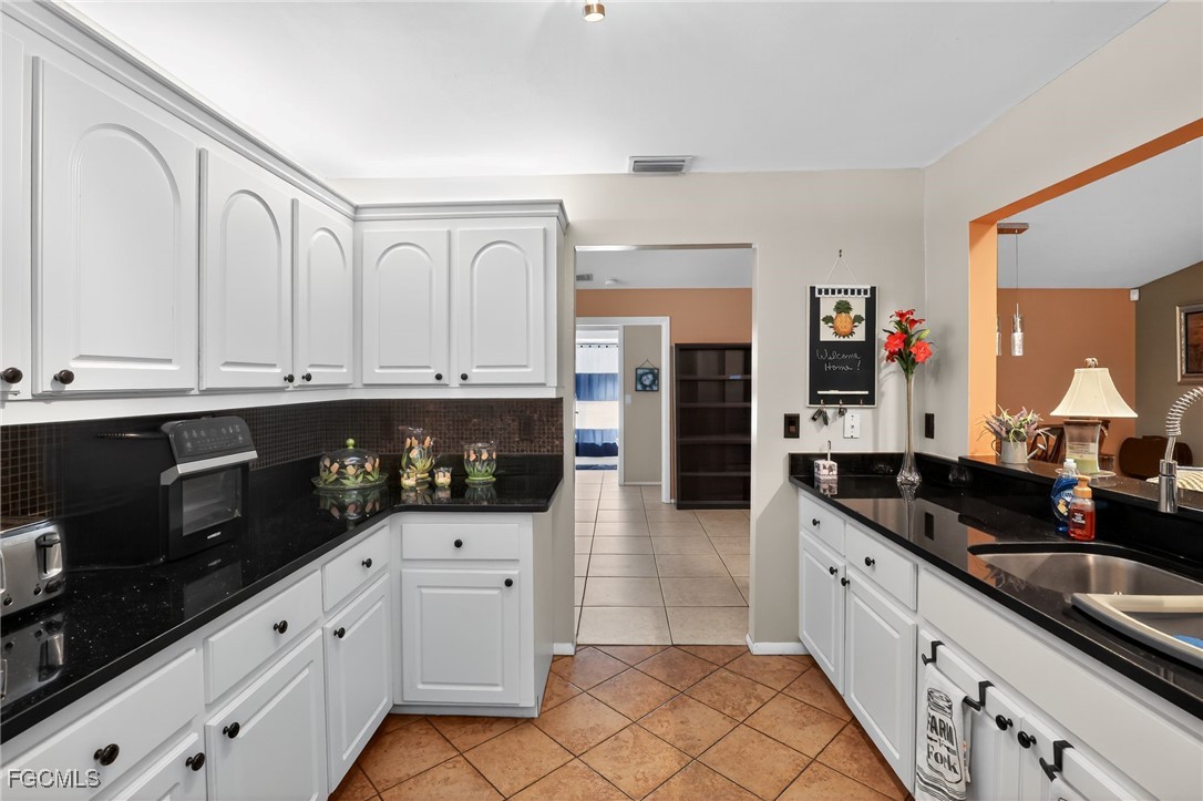 3 Bed SingleFamilyResidence for Sale in Lehigh Acres, FL — photo 2