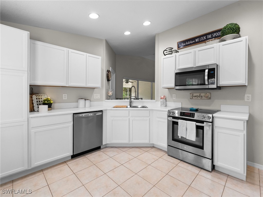 3 Bed Condominium for Sale in Coconut Shores, FL — photo 2