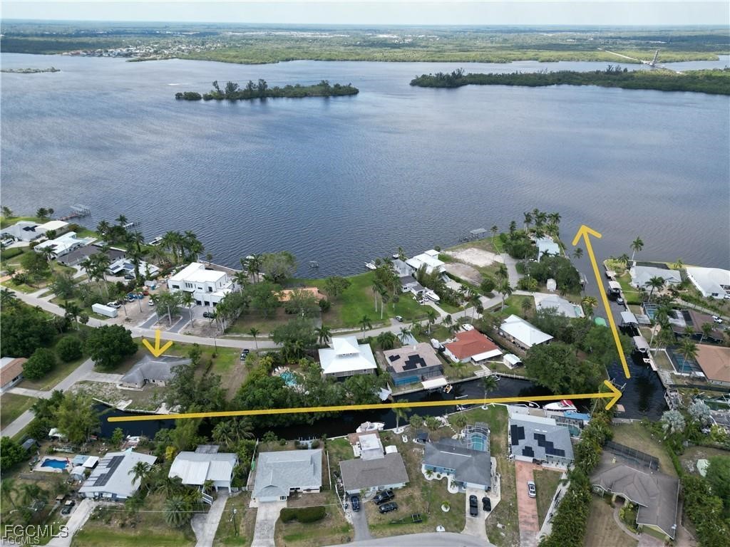3 Bed Waterfront Home for Sale in Fort Myers, photo 2