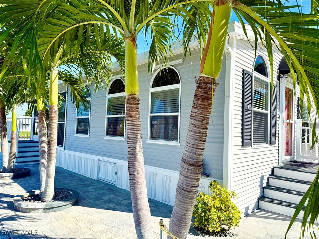 1 Bed ManufacturedHome for Sale in Naples, FL, $179,000 — photo 2