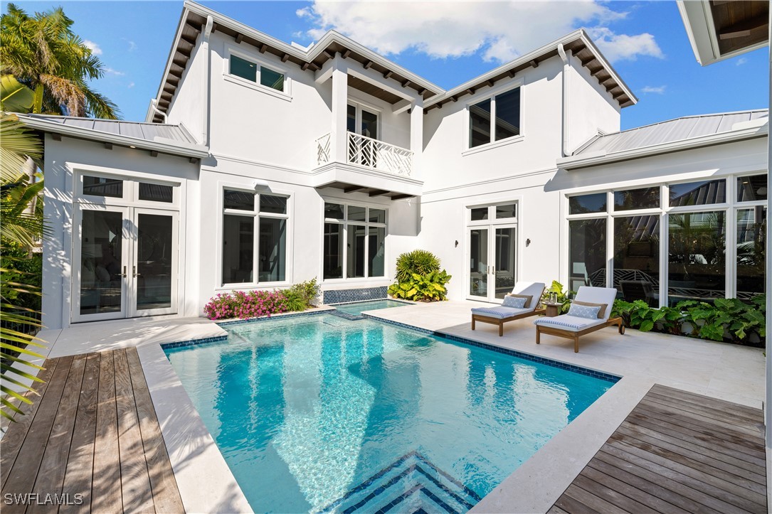 5 Bed Pool Home for Sale in Olde Naples, photo 2
