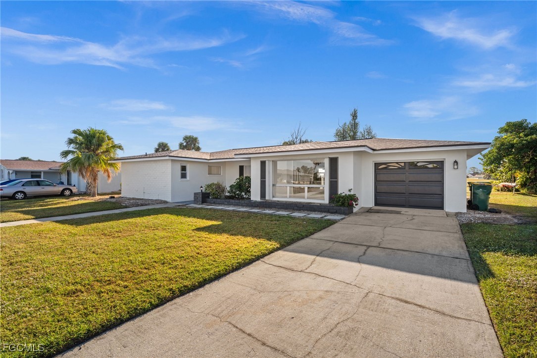 3 Bed Pool Home for Sale in Oakland Hills, photo 2