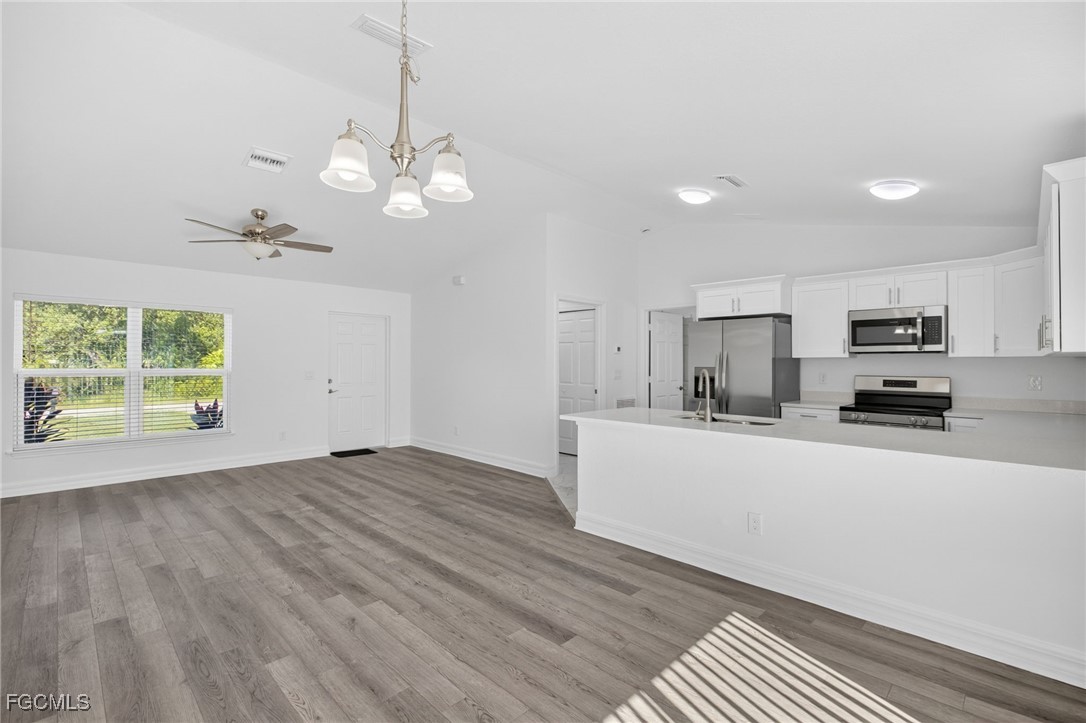 3 Bed SingleFamilyResidence for Sale in Cape Coral, photo 2