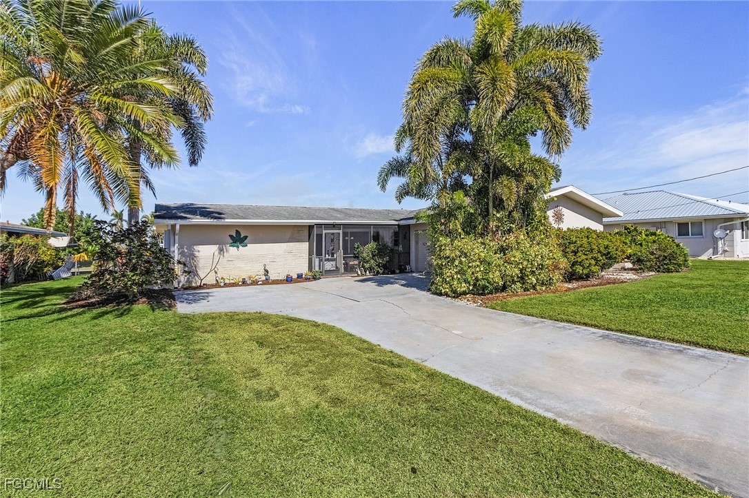3 Bed Waterfront Home for Sale in Fort Myers, FL — photo 2
