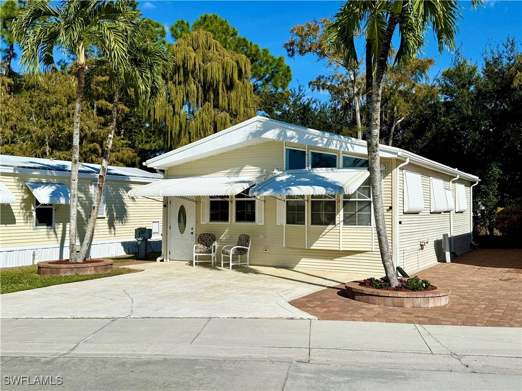 2 Bed ManufacturedHome for Sale in Naples, FL, $158,000 — photo 2