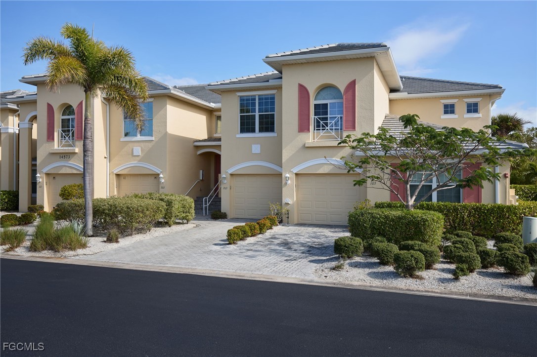 3 Bed Waterfront Home for Sale in Lucaya, FL, $380,000 — photo 2
