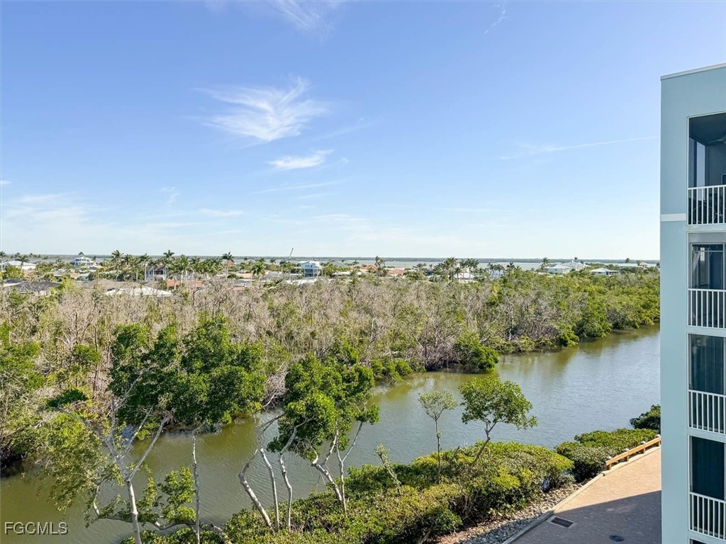 2 Bed Waterfront Home for Sale in Captains Bay South, FL — photo 2