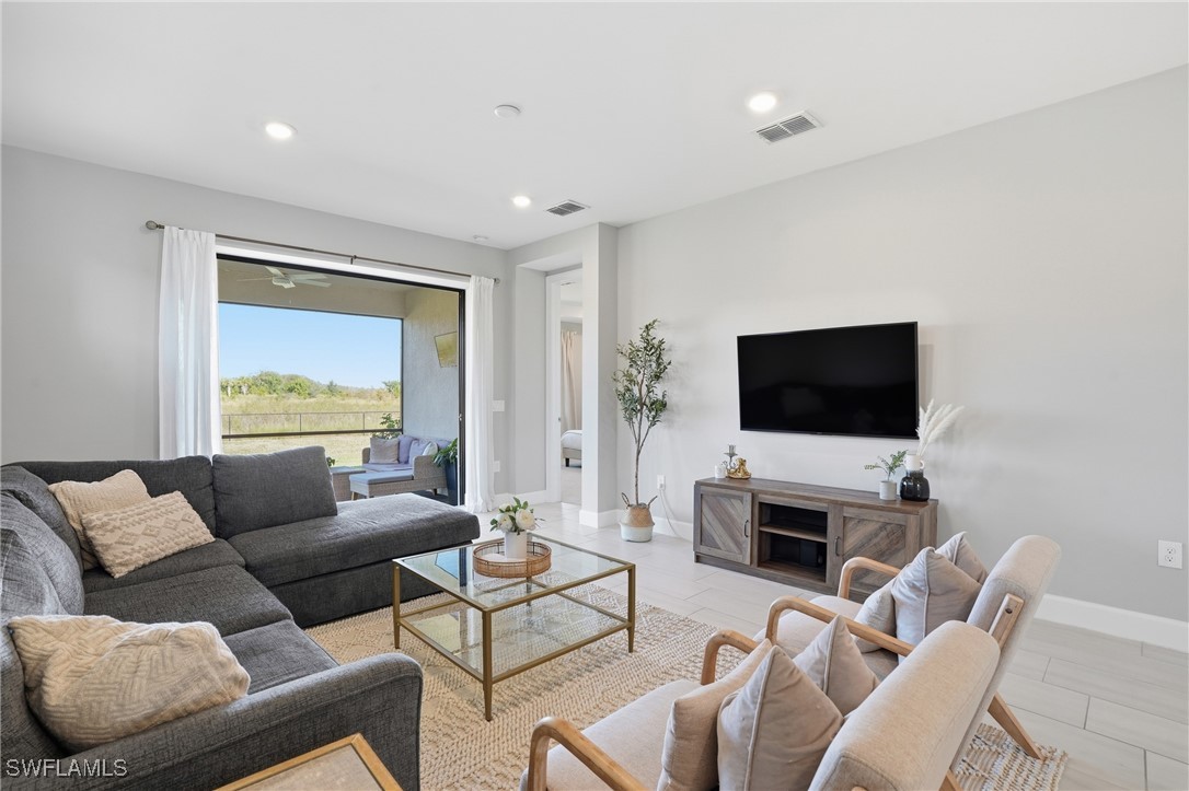 3 Bed SingleFamilyResidence for Sale in Estero, photo 2