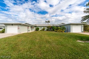 2 Bed Attached for Sale in Fort Myers, photo 2