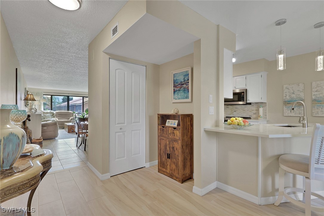 2 Bed Condominium for Sale in Sharondale, FL, $235,000 — photo 2