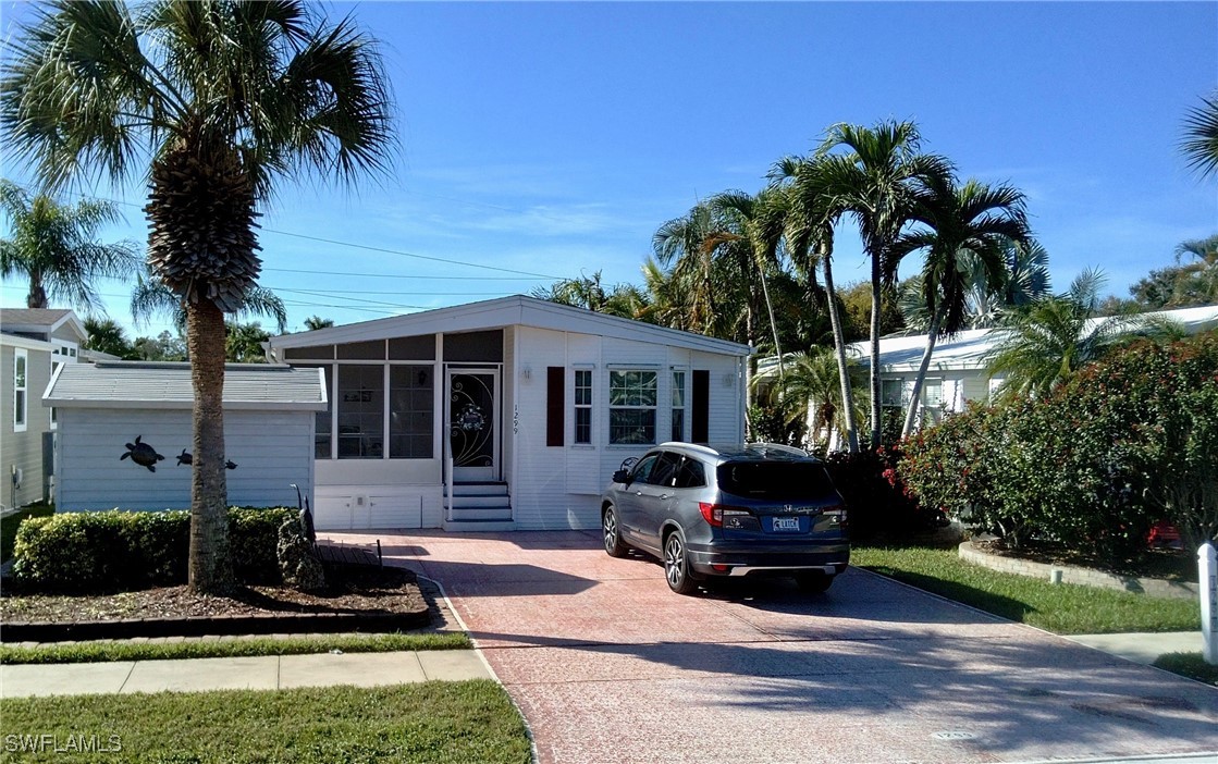 2 Bed SingleFamilyResidence for Sale in Naples, FL, $289,900 — photo 2