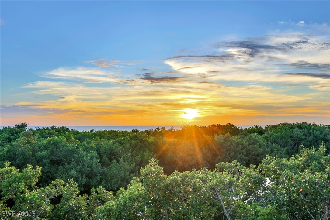 5 Bed Waterfront Home for Sale in Hideaway Beach, photo 2