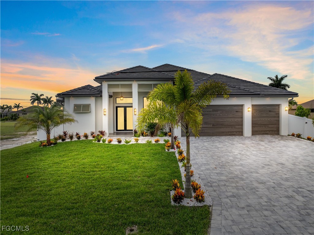 3 Bed Pool Home for Sale in Cape Coral, photo 2