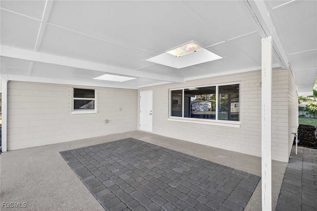 3 Bed SingleFamilyResidence for Sale in Fort Myers, photo 2