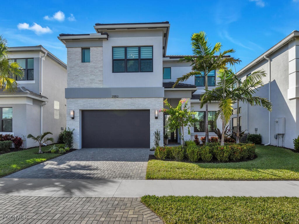 5 Bed Waterfront Home for Sale in Estero, photo 2