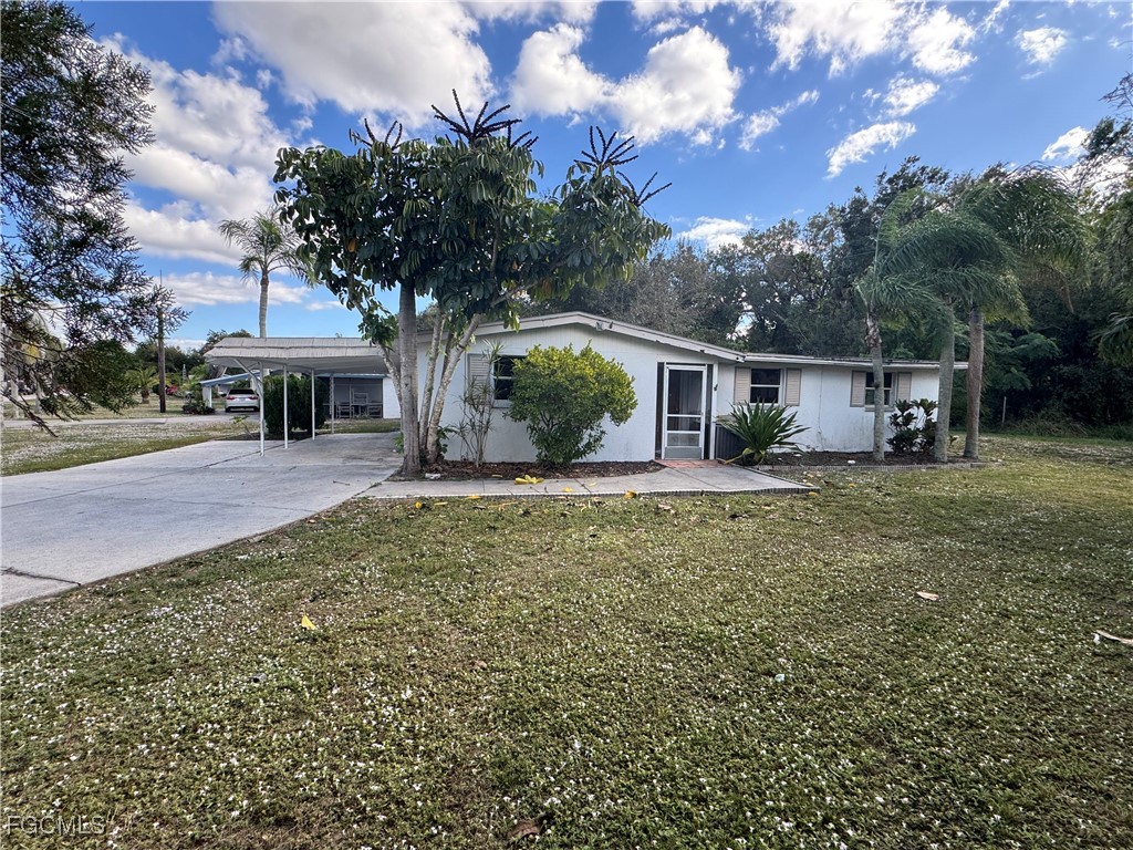 3 Bed SingleFamilyResidence for Sale in North Fort Myers, photo 2