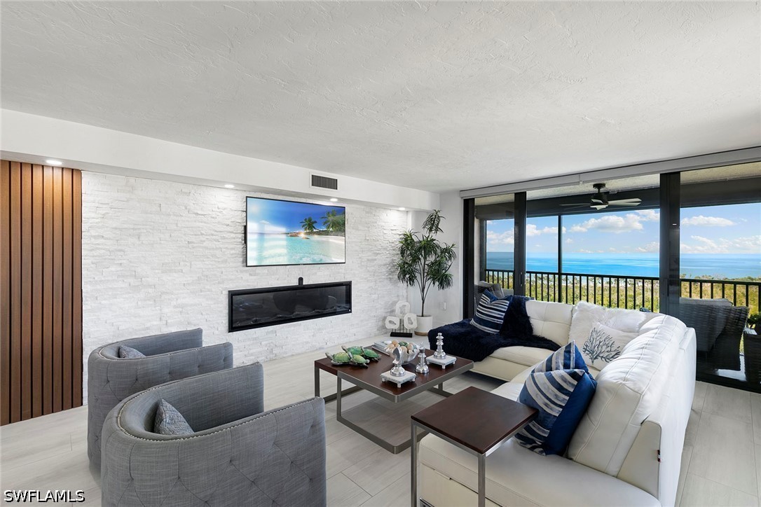 2 Bed Waterfront Home for Sale in Naples, photo 2
