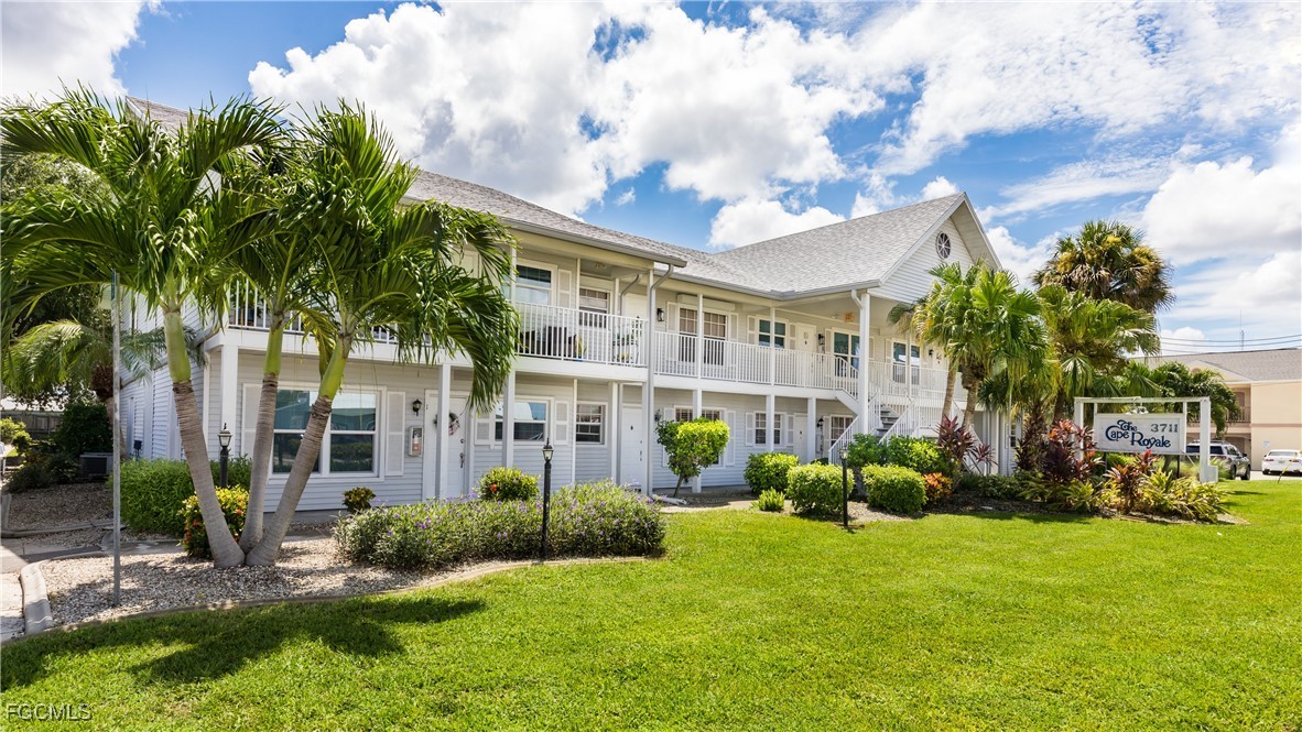 2 Bed Waterfront Home for Sale in Cape Coral, photo 2