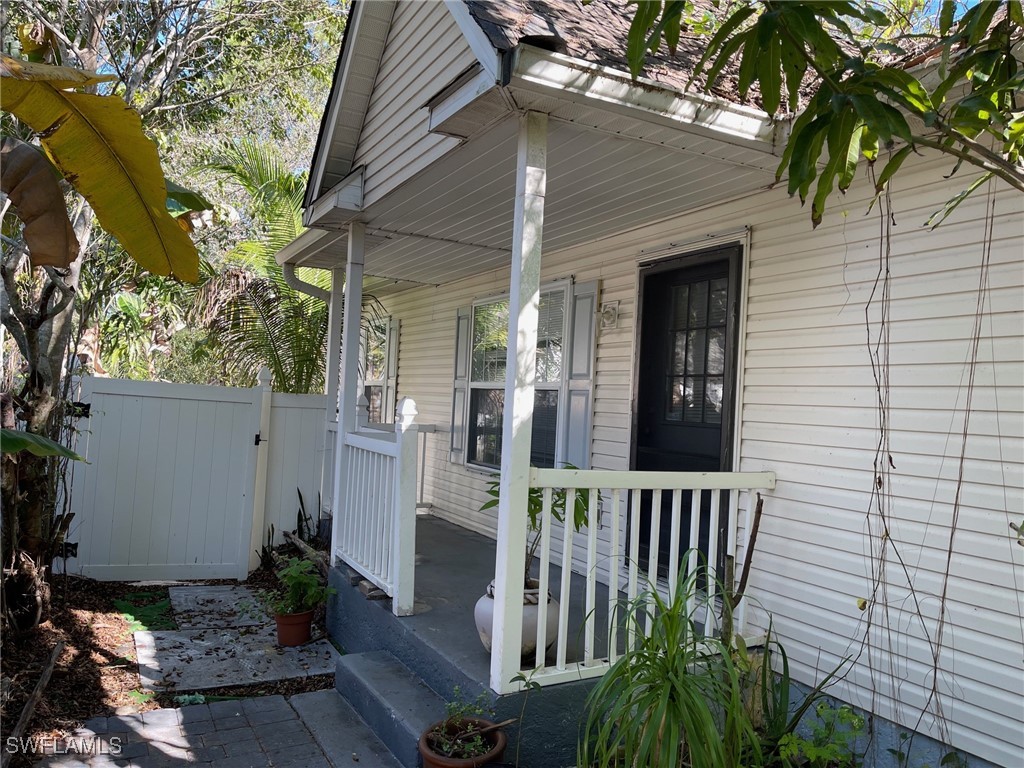 3 Bed SingleFamilyResidence for Sale in Leawood Lakes, FL — photo 2