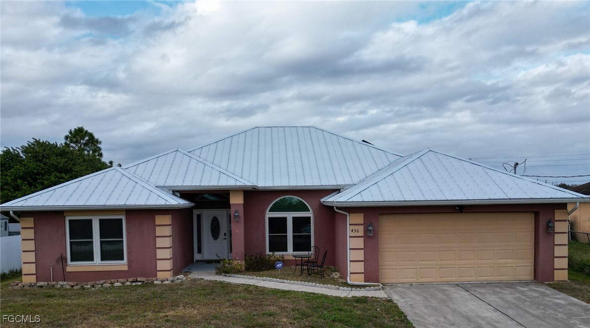 4 Bed Pool Home for Sale in Greenbriar, photo 2