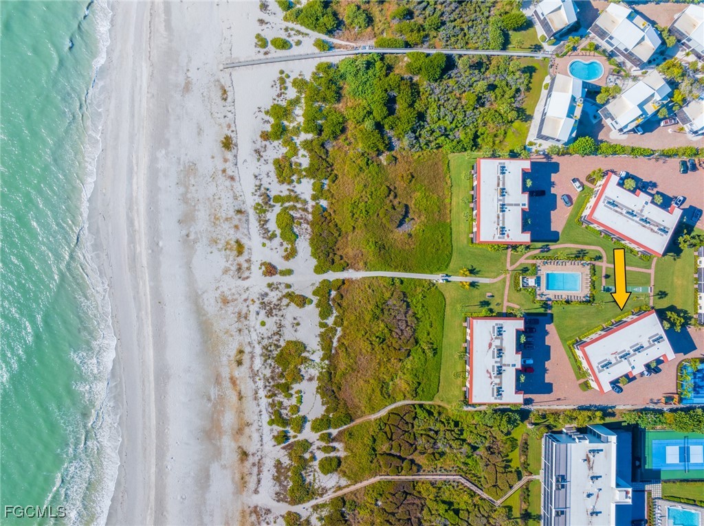 1 Bed Pool Home for Sale in Sanibel, photo 2