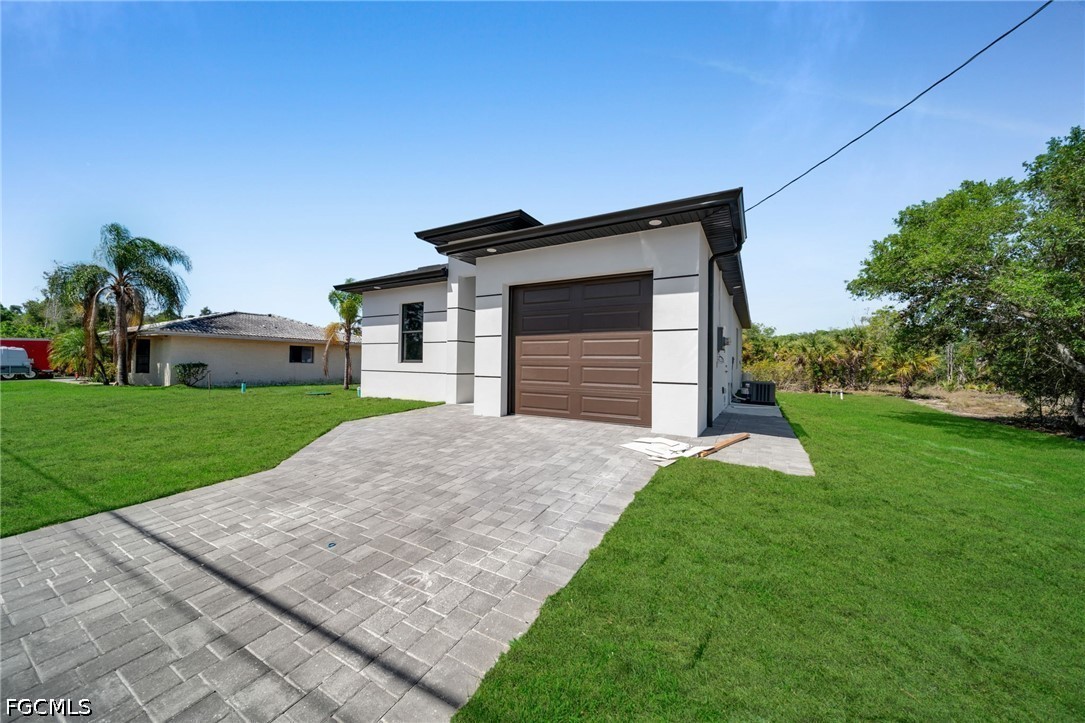 3 Bed SingleFamilyResidence for Sale in Lehigh Acres, photo 2