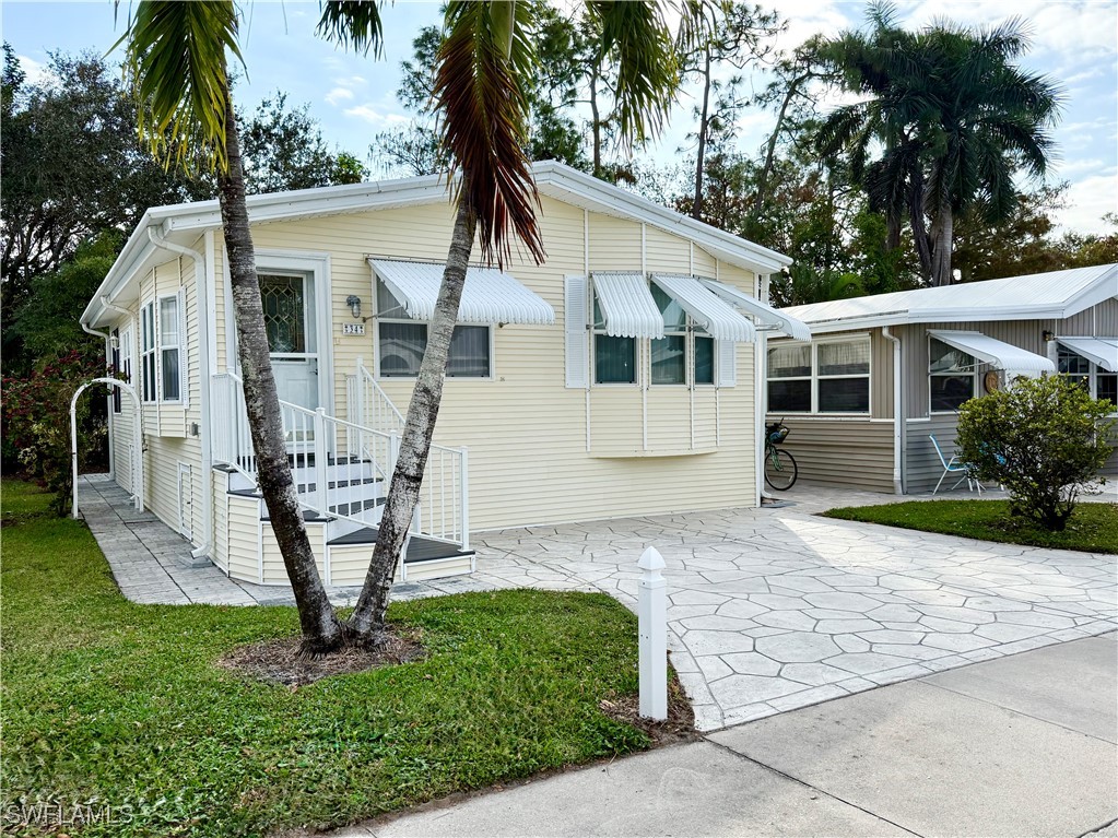 2 Bed ManufacturedHome for Sale in Naples, FL, $179,000 — photo 2