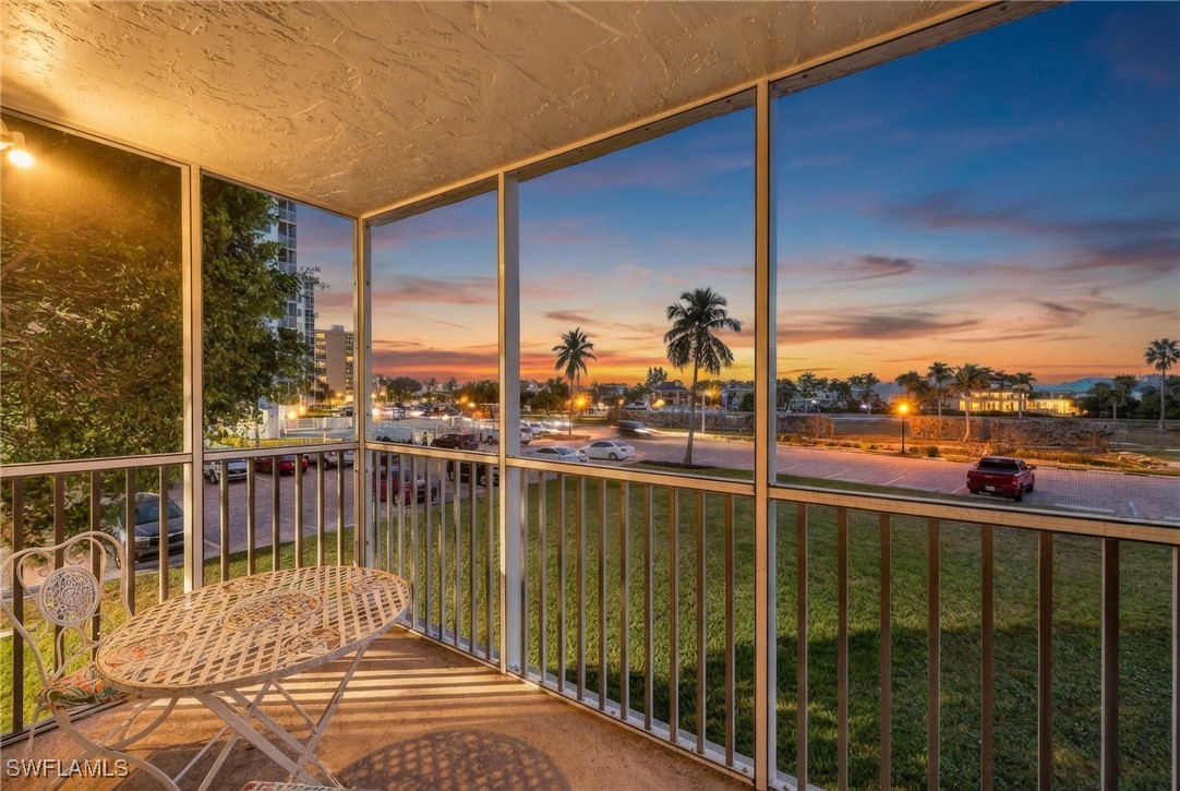 1 Bed Waterfront Home for Sale in Beach And Tennis Club, photo 2