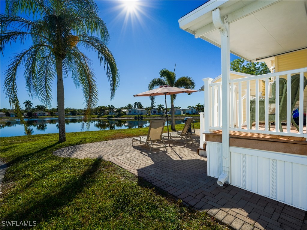 1 Bed Waterfront Home for Sale in Naples, photo 2