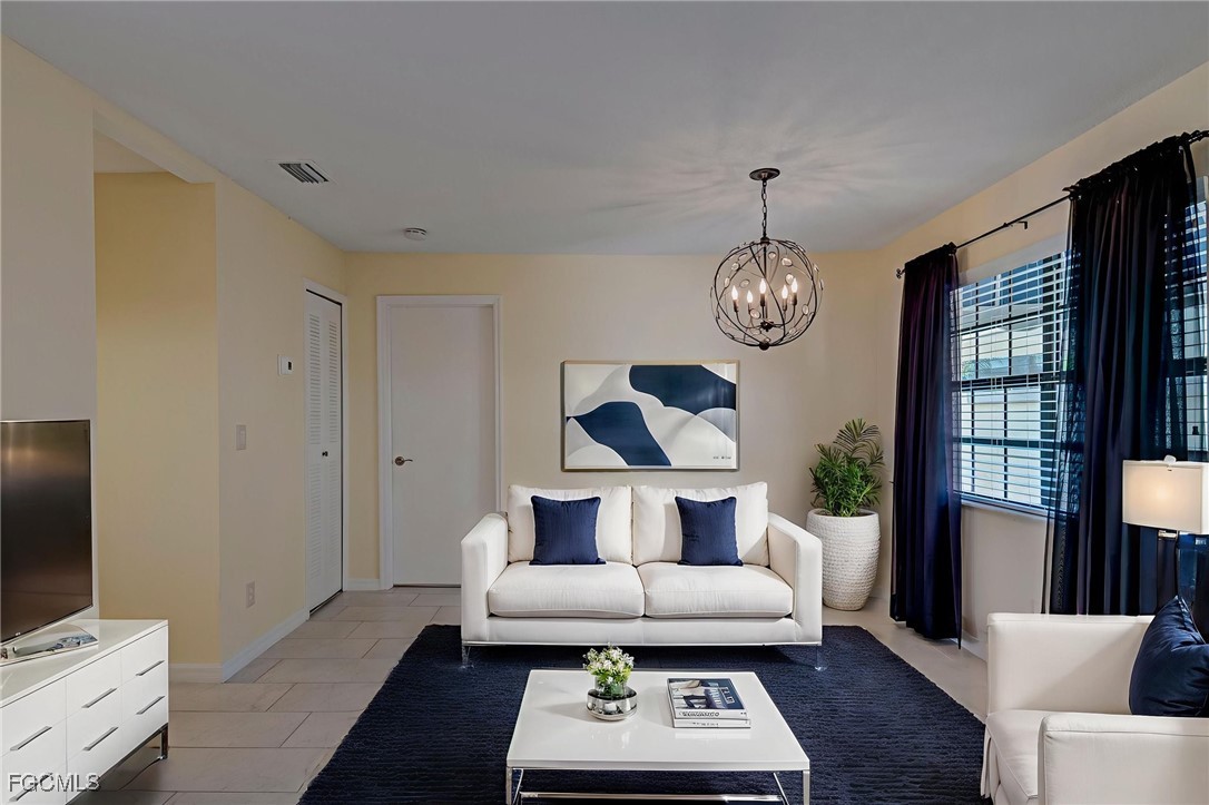 2 Bed Waterfront Home for Sale in Fort Myers, photo 2