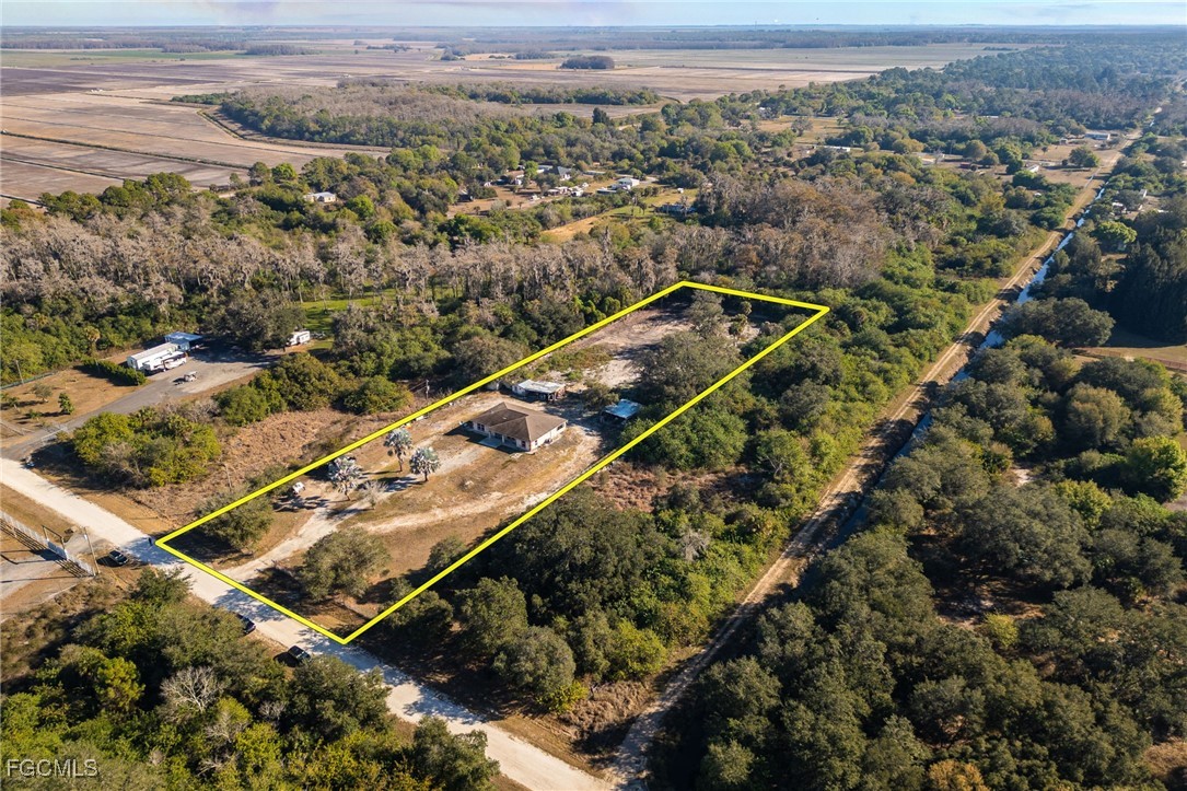 3 Bed SingleFamilyResidence for Sale in Clewiston, FL — photo 2
