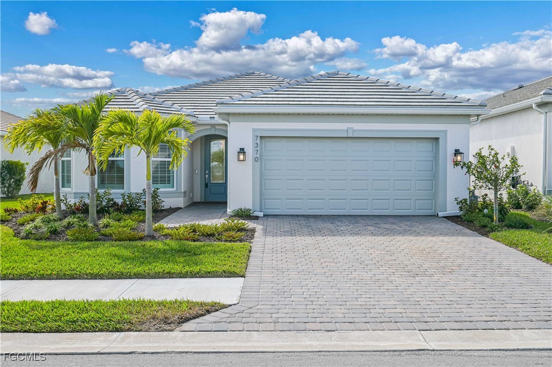3 Bed Waterfront Home for Sale in Del Webb Oak Creek, FL — photo 2