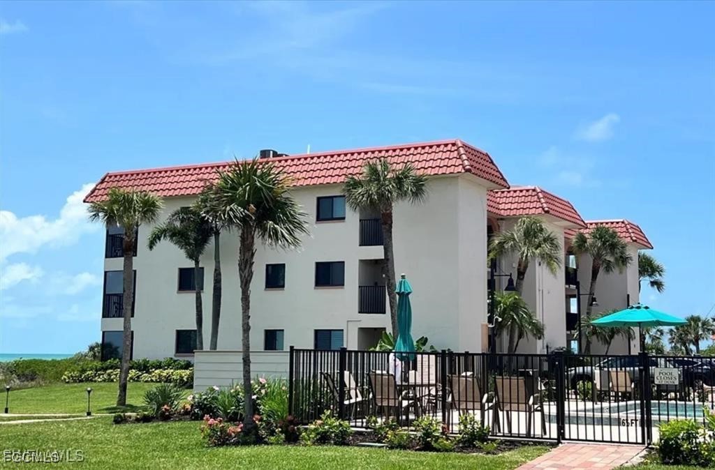 1 Bed Waterfront Home for Sale in Sanibel, photo 2