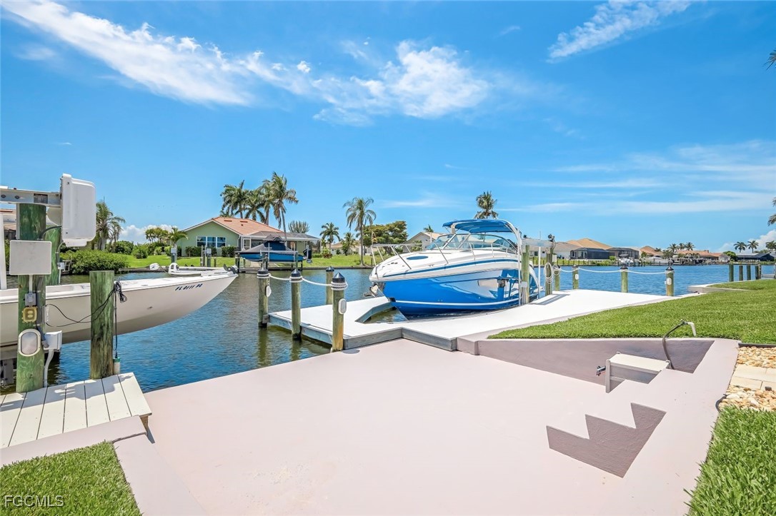 3 Bed Pool Home for Sale in Palm Acres, photo 2