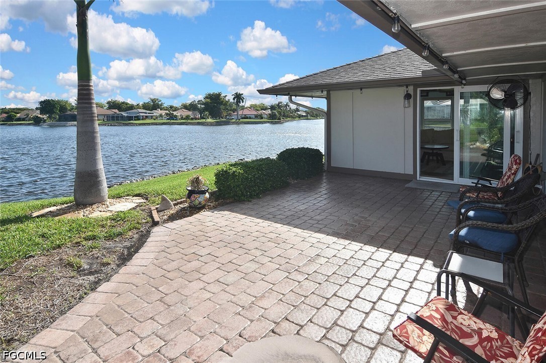 2 Bed Waterfront Home for Sale in Fort Myers, photo 2