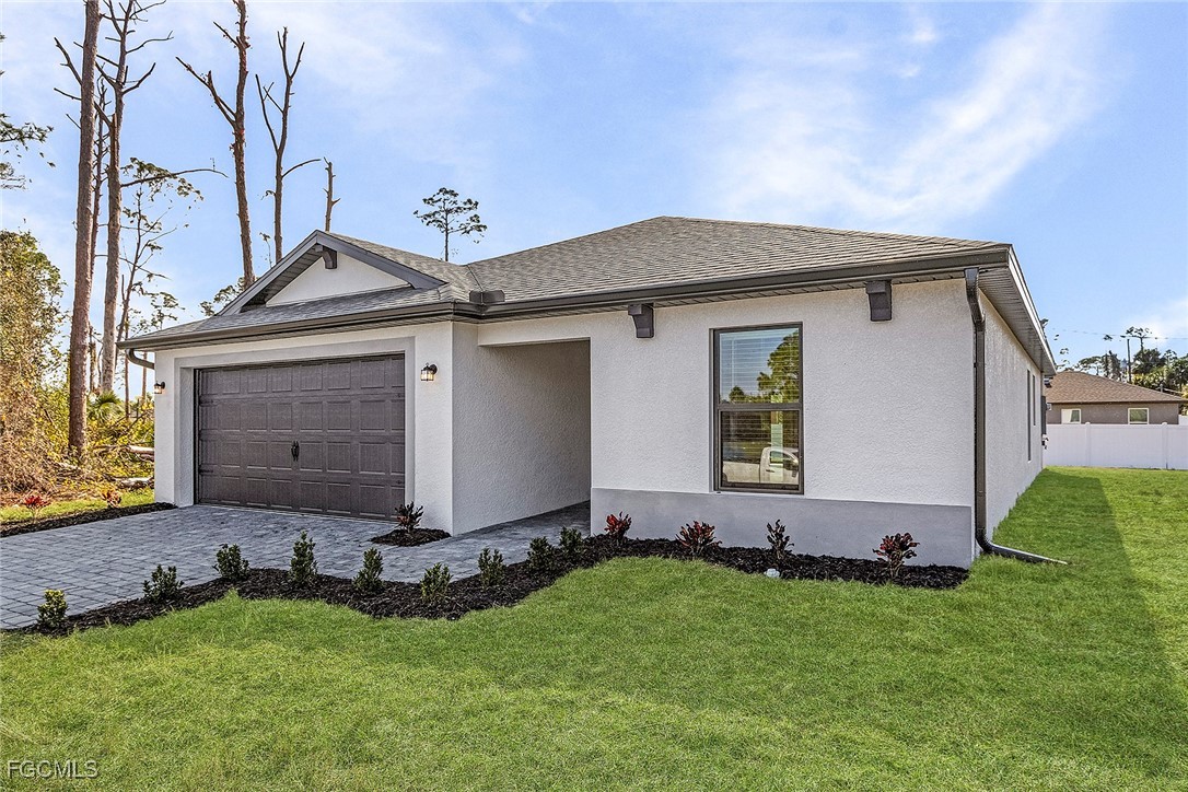 3 Bed SingleFamilyResidence for Sale in Mirror Lakes, photo 2