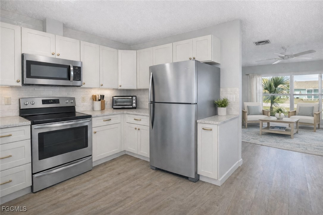 2 Bed SingleFamilyResidence for Sale in Gulf Cove, photo 2