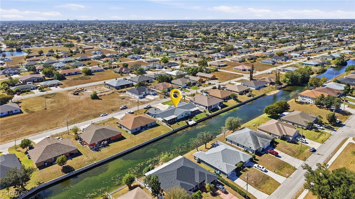 3 Bed Waterfront Home for Sale in Cape Coral, photo 2