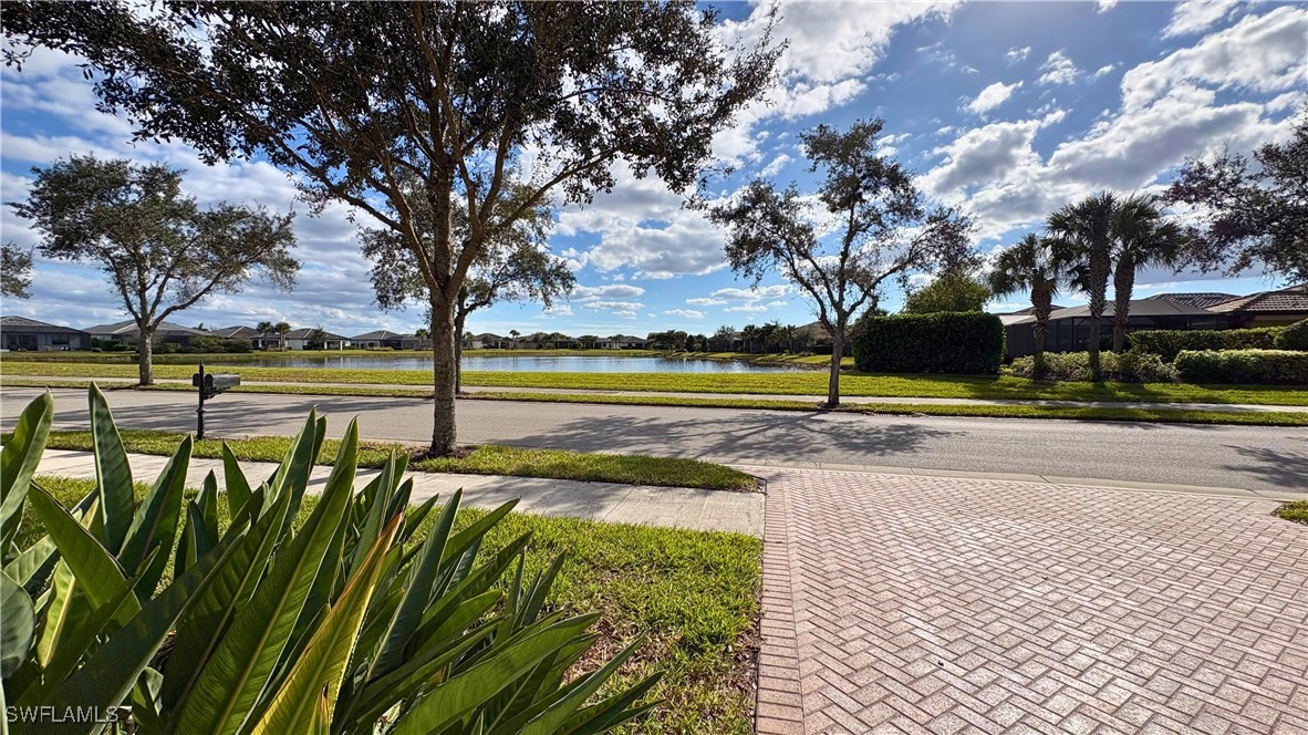 2 Bed SingleFamilyResidence for Sale in Del Webb, FL — photo 2
