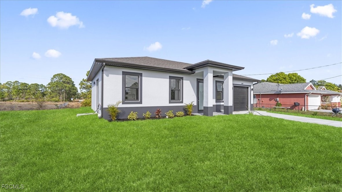 3 Bed SingleFamilyResidence for Sale in Lehigh Acres, photo 2
