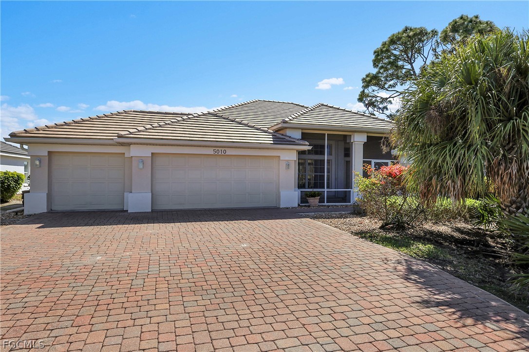 4 Bed Pool Home for Sale in Admirals Point, FL, $750,000 — photo 2
