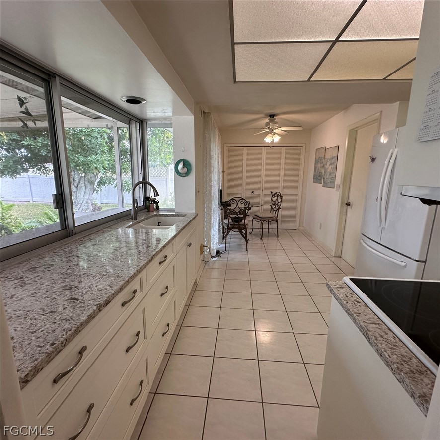 2 Bed SingleFamilyResidence for Sale in Cape Coral, photo 2