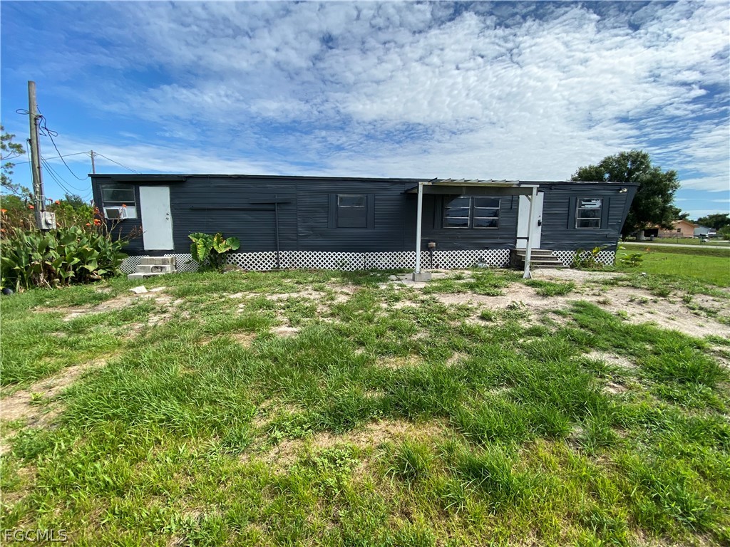 2 Bed ManufacturedHome for Sale in North Fort Myers, photo 2