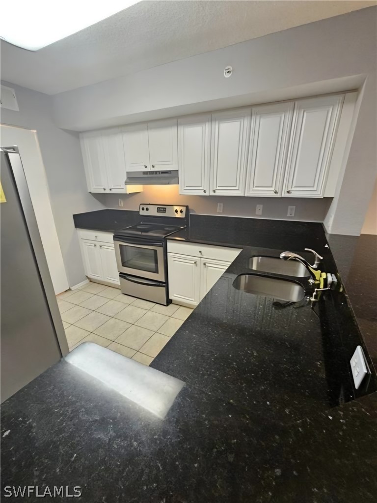 1 Bed Waterfront Home for Sale in Naples, FL — photo 2