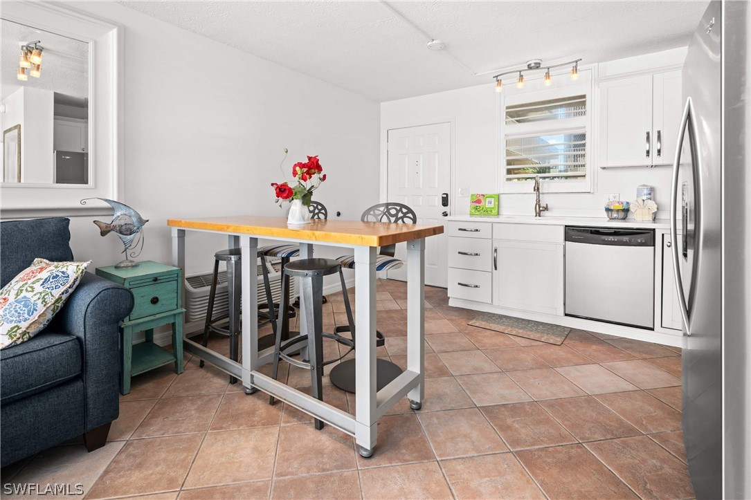 1 Bed Waterfront Home for Sale in Beach And Tennis Club, photo 2