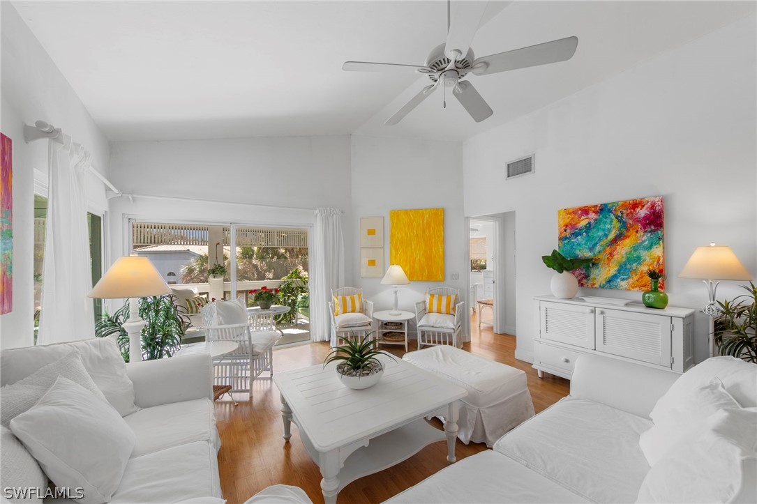 2 Bed Waterfront Home for Sale in Naples, photo 2
