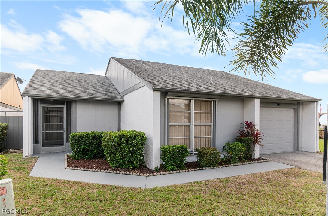 3 Bed SingleFamilyResidence for Sale in Lehigh Acres, photo 2