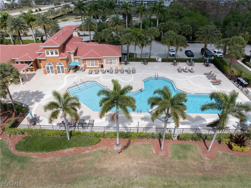2 Bed Waterfront Home for Sale in Fort Myers, photo 2