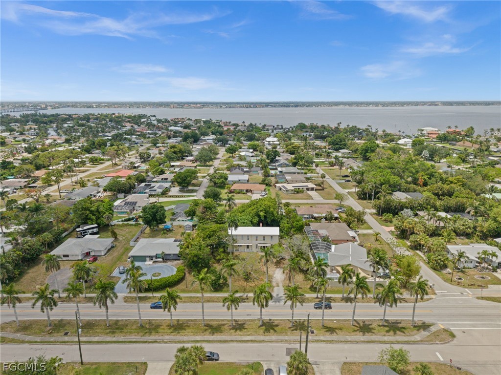 3 Bed SingleFamilyResidence for Sale in Bayshore Park, FL — photo 2